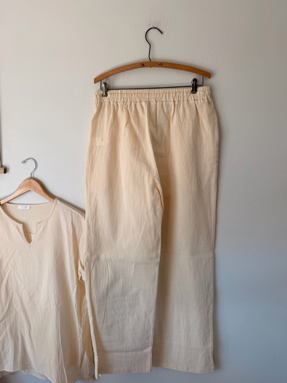 Coofandy - Medium - Men’s Cream Lightweight Two-Piece - Picture 10 of 10